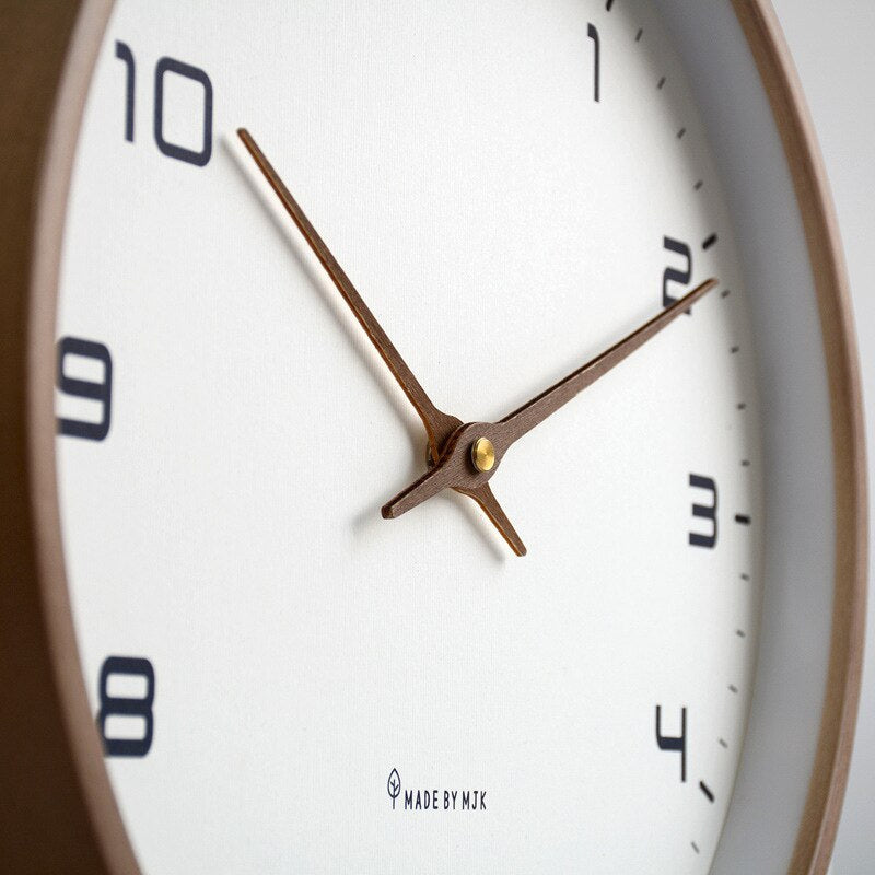 Elegancki drewniany zegar ścienny – skandynawski minimalistyczny design