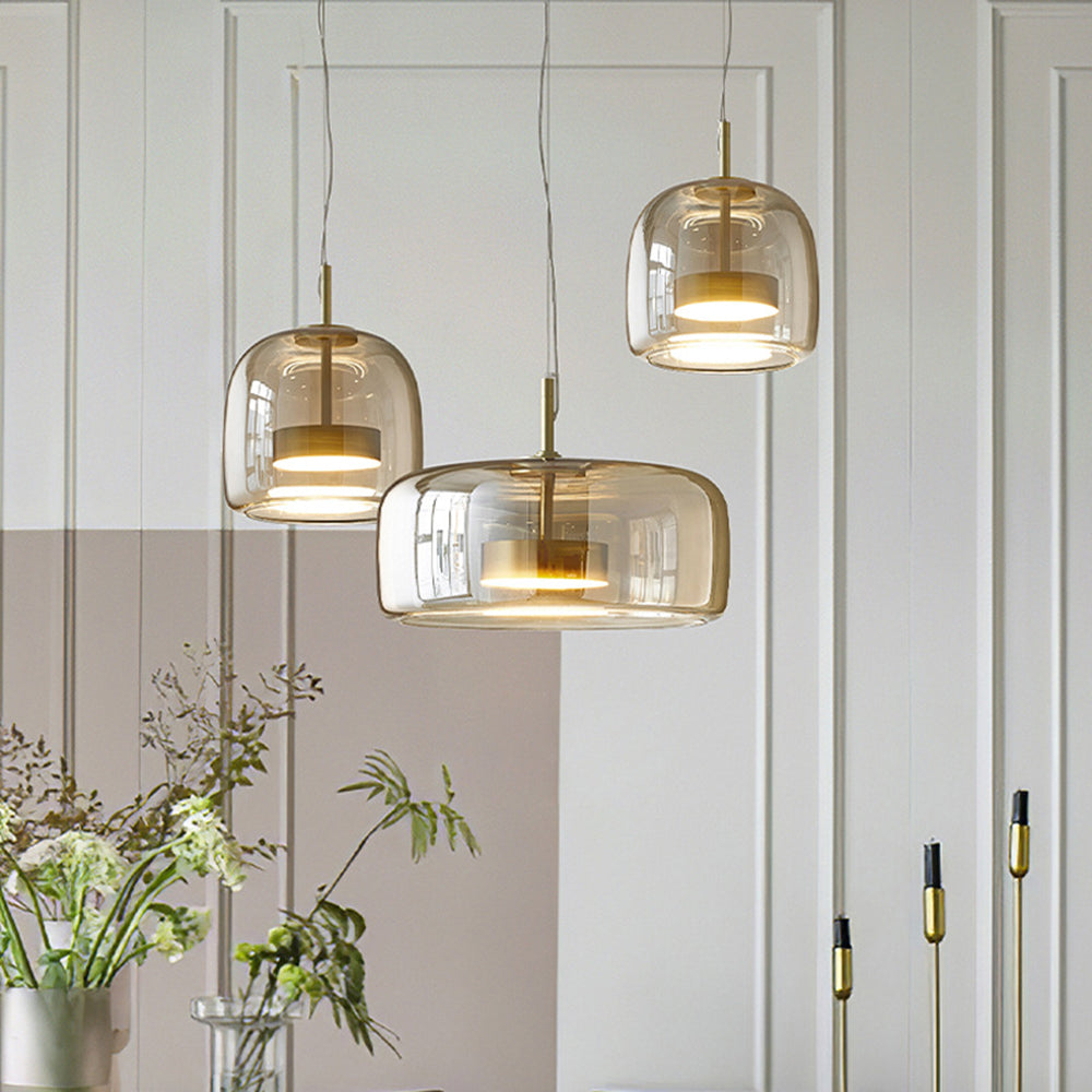 Vintage bursztynowa lampa wisząca ze złotymi detalami – ciepłe światło