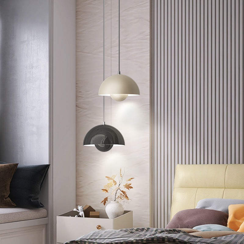 Nowoczesna lampa wisząca z unoszącym się kulistym blaskiem
