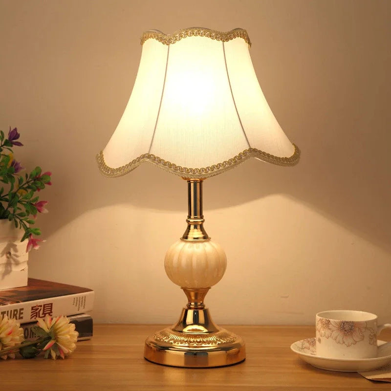 Nordycka Lampa Vintage na Biurko i Stolik – Ciepłe Oświetlenie do Domu