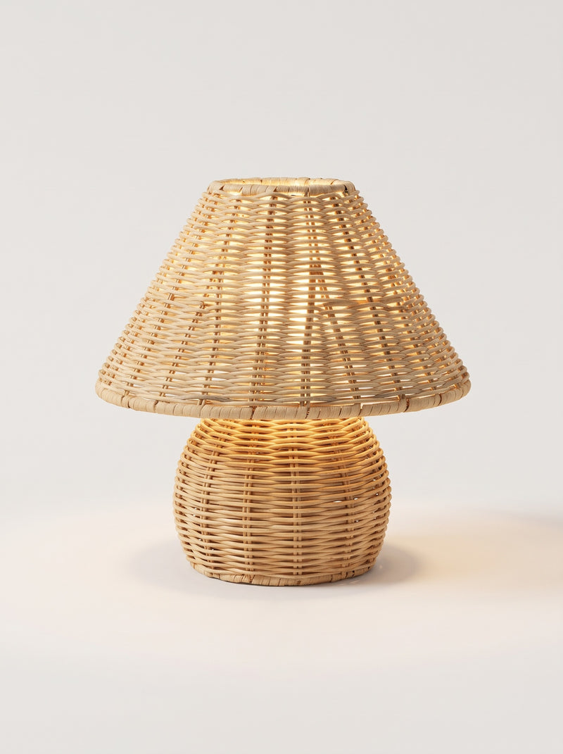 La lampada da tavolo in bambù intrecciato