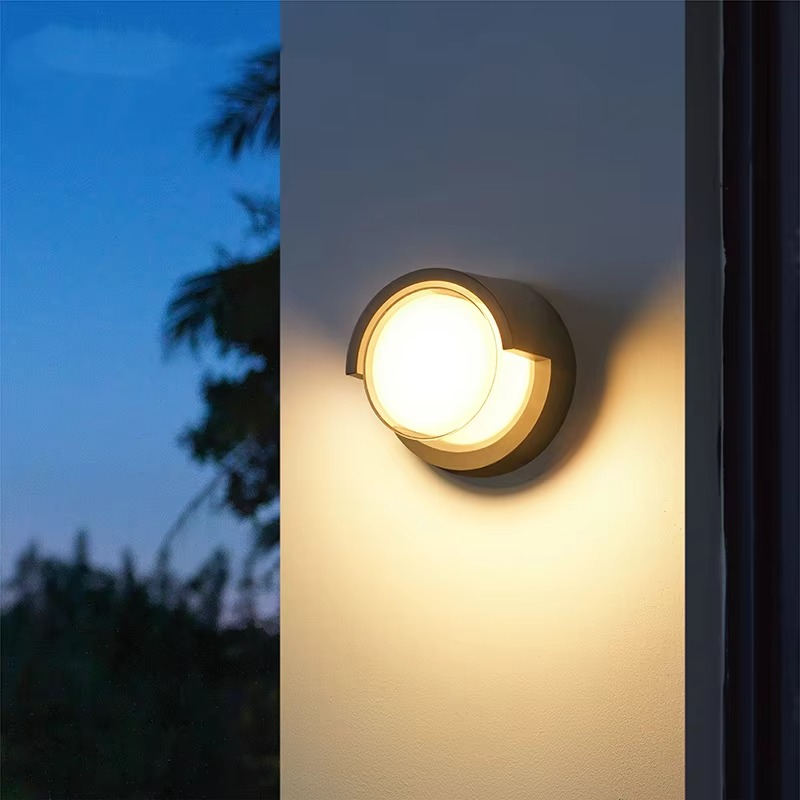 Zewnętrzne lampy ścienne LED z czujnikiem ruchu