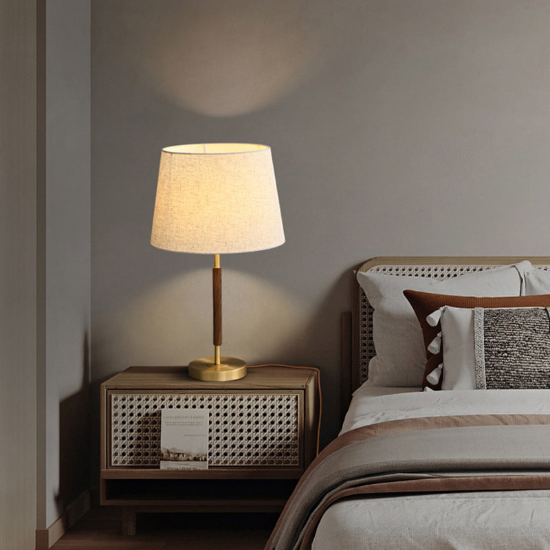 Lampada da notte retrò in ottone a forma di cilindro