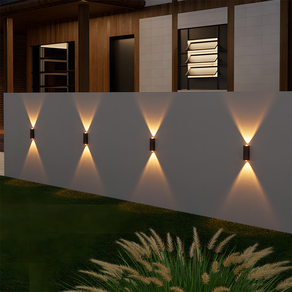 Lampe murale extérieure moderne avec éclairage solaire vers le haut et vers le bas