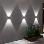 Lampe murale extérieure moderne avec éclairage solaire vers le haut et vers le bas