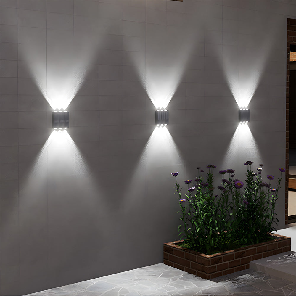 Lampe murale extérieure moderne avec éclairage solaire vers le haut et vers le bas
