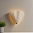 Applique decorativa senza tempo LED con paralume in vetro colorato