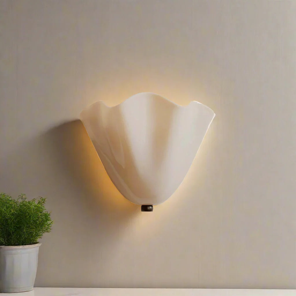 Applique decorativa senza tempo LED con paralume in vetro colorato