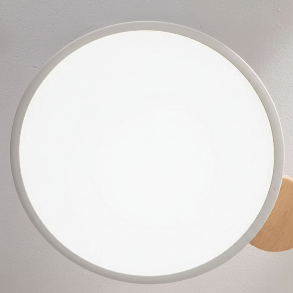 Elegante, moderne Deckenlampe mit handgefertigten Details