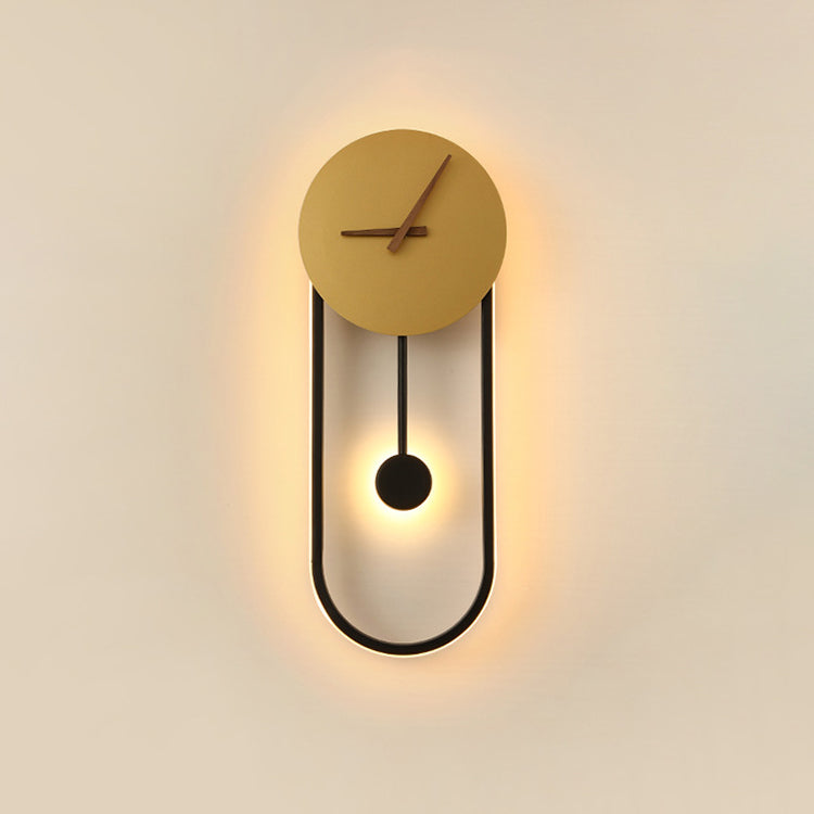Skandynawska owalna lampa ścienna LED z motywem zegara