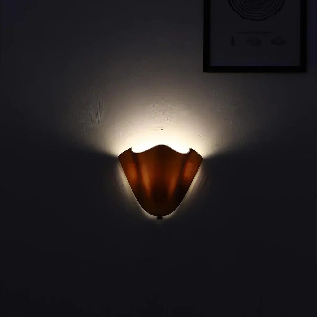 Applique decorativa senza tempo LED con paralume in vetro colorato