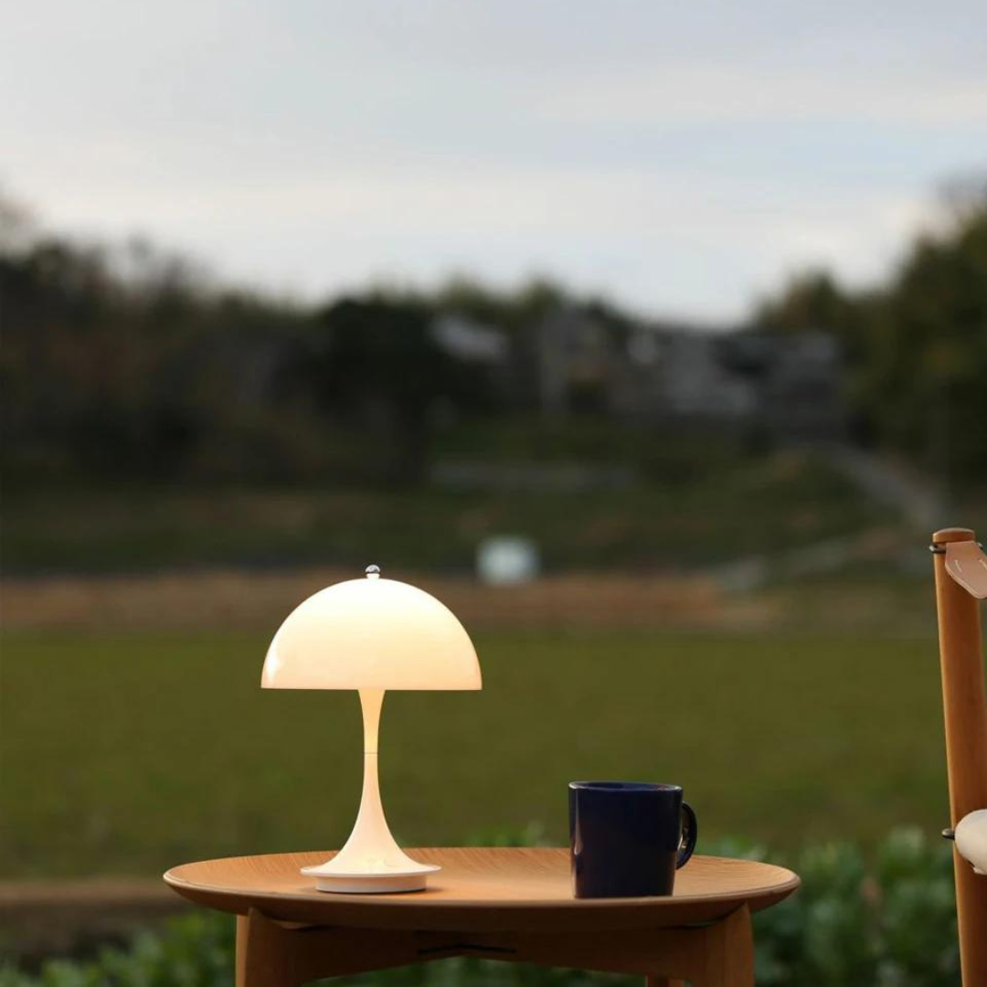 Elegancka bezprzewodowa lampa stołowa LED z regulowanym światłem