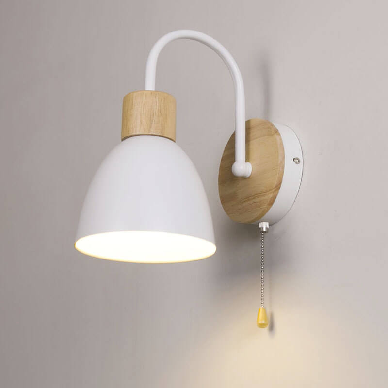 Applique nordica compatta cupola in legno con leva