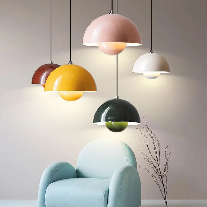Nowoczesna lampa wisząca z unoszącym się kulistym blaskiem