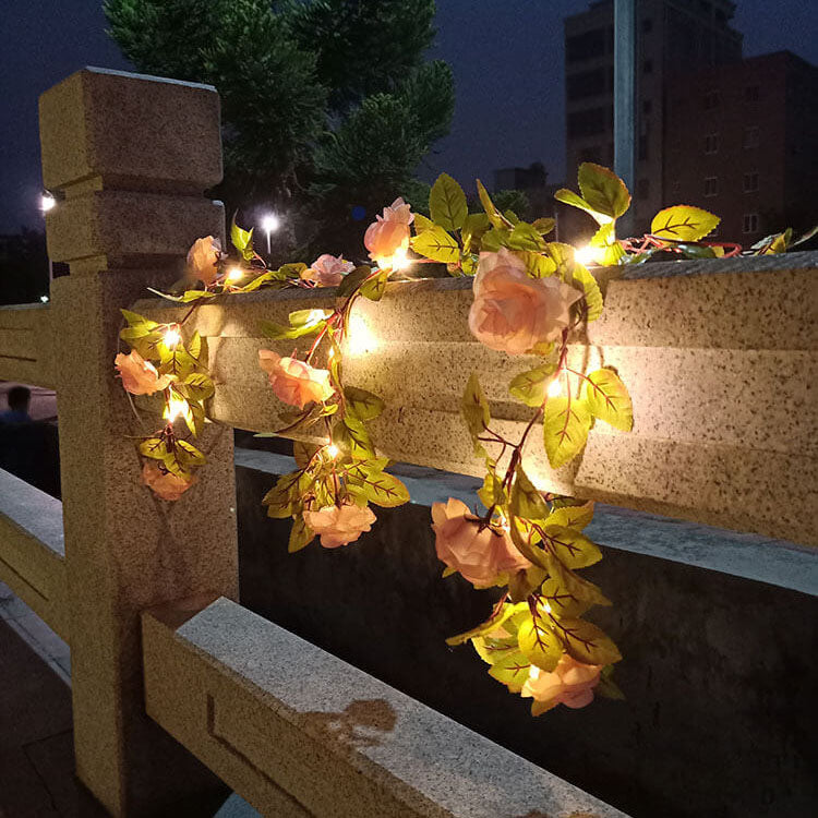 Wasserdichte LED-Außenleuchte mit rosenförmiger Lichterkette