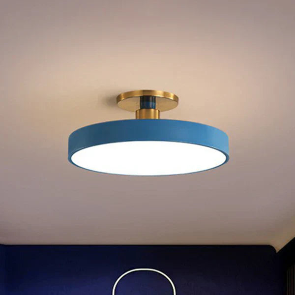 Moderno apparecchio da soffitto con luce d’atmosfera delicata