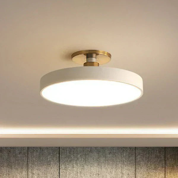 Moderno apparecchio da soffitto con luce d’atmosfera delicata