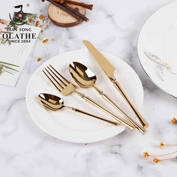 Elegante set di posate da 24 pezzi in acciaio inox per tavole da pranzo moderne
