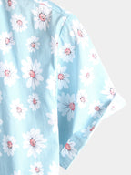 Herrenblaues Urlaubshemd mit Blumenmuster und Knopfleiste