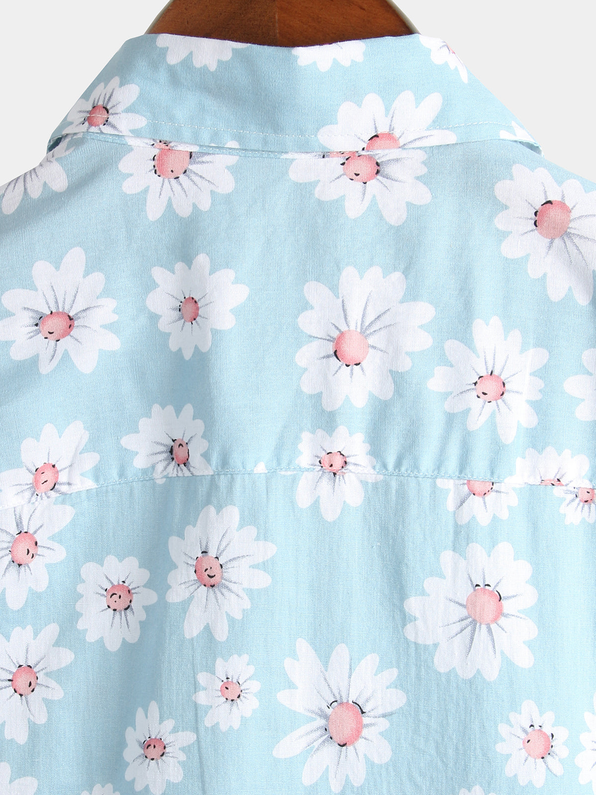 Herrenblaues Urlaubshemd mit Blumenmuster und Knopfleiste