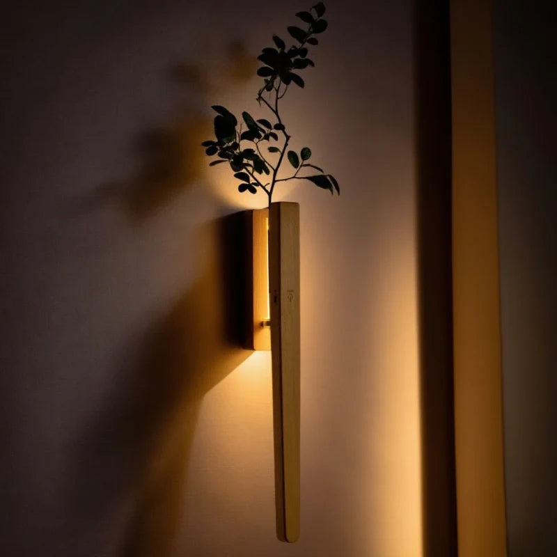 Multifunktionale Wandleuchte in Form einer Vase – einfach anzukleben