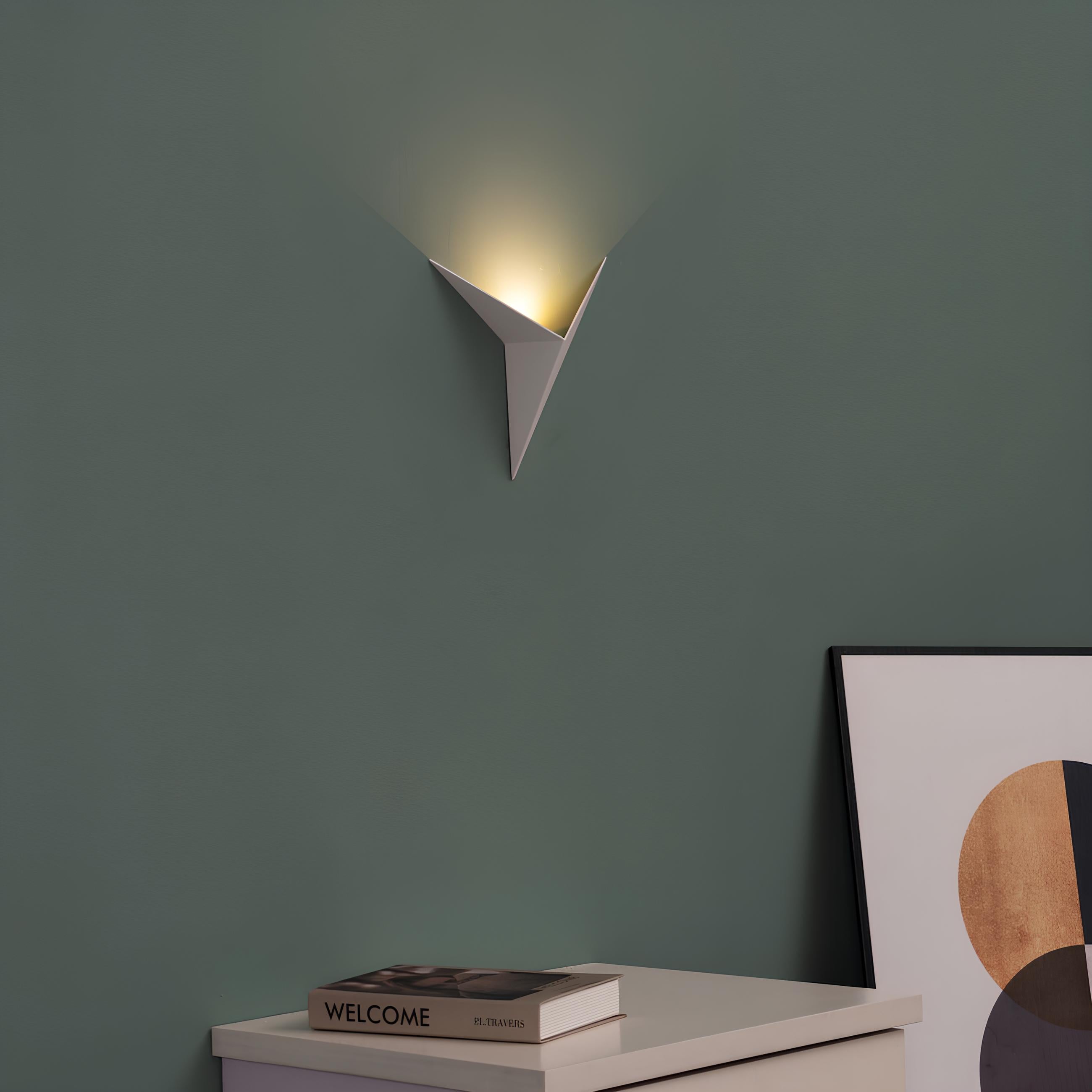 Artistic Slim Trigon Wall Lamp