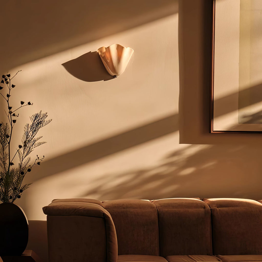 Zeitgenössische LED-Wandleuchte mit Blütenblatt-Design