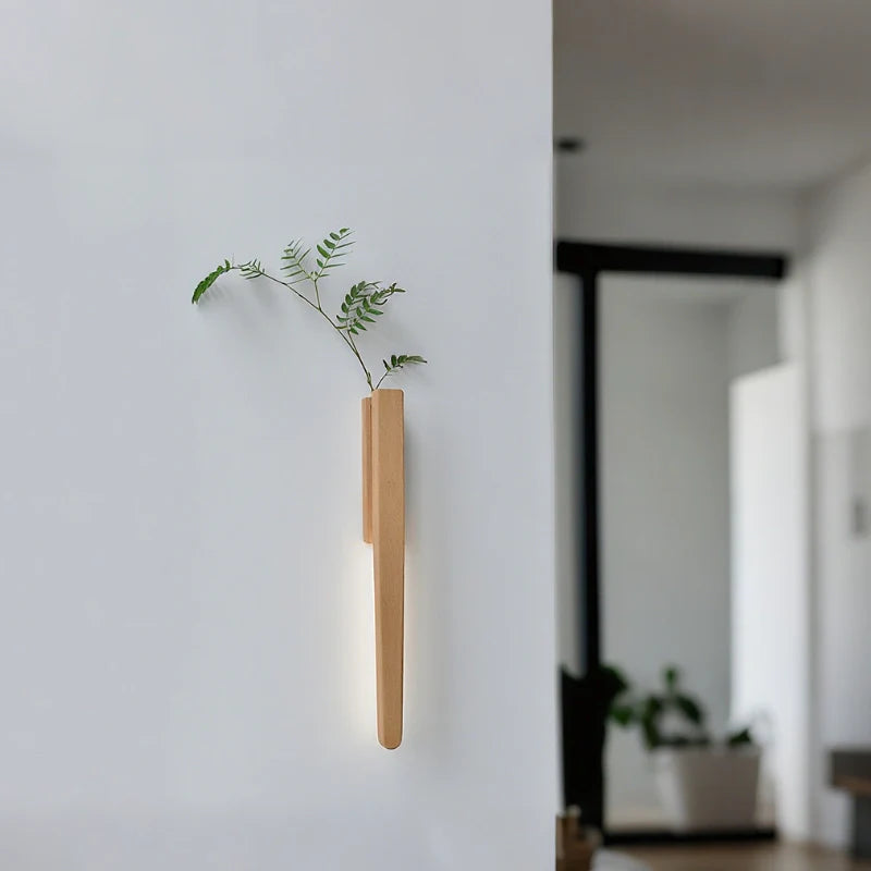 Multifunktionale Wandleuchte in Form einer Vase – einfach anzukleben