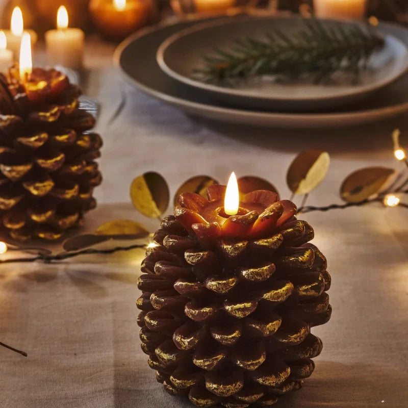 Bougies décoratives en forme de pommes de pin avec éclairage LED