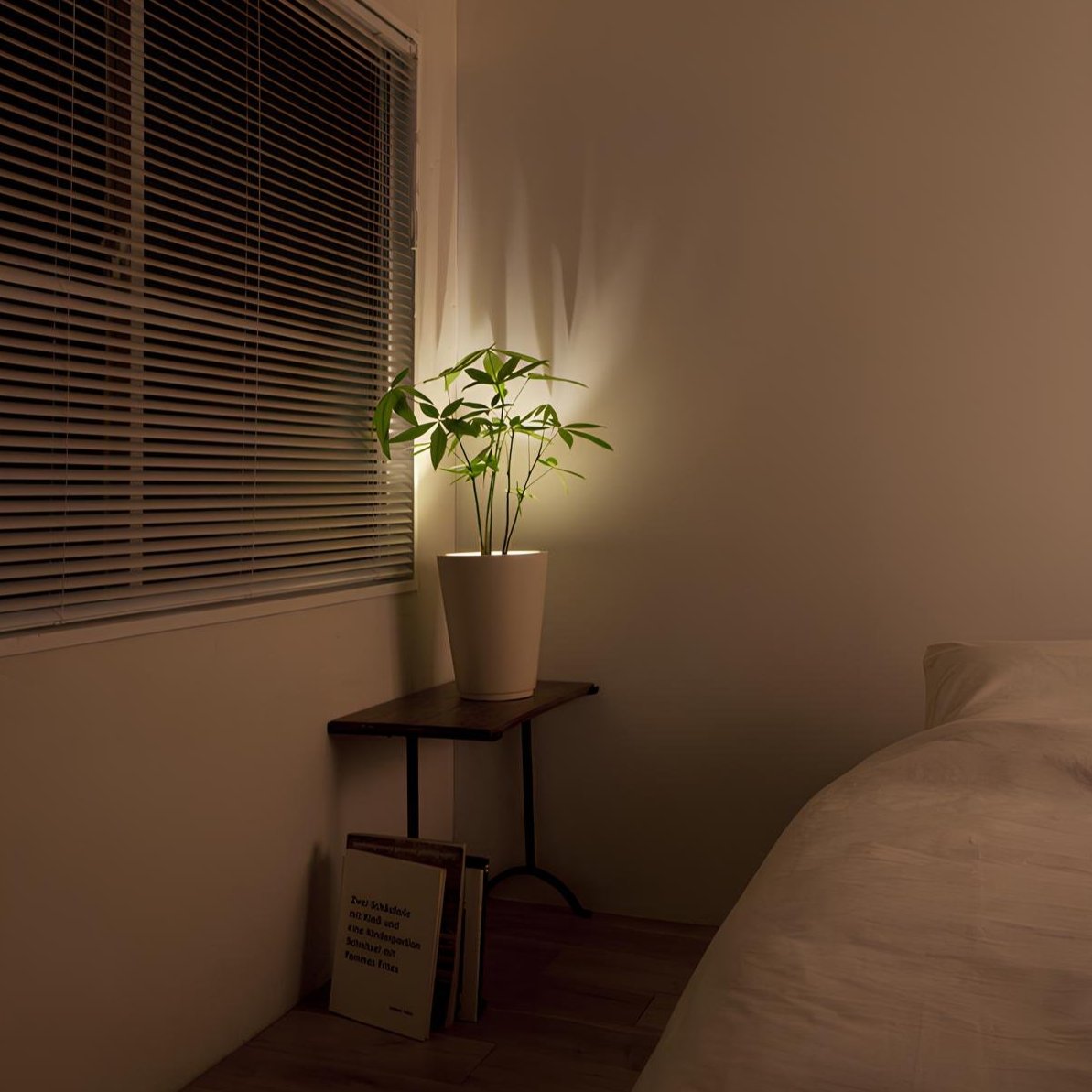 Lampada da parete wireless regolabile con punto luce e telecomando