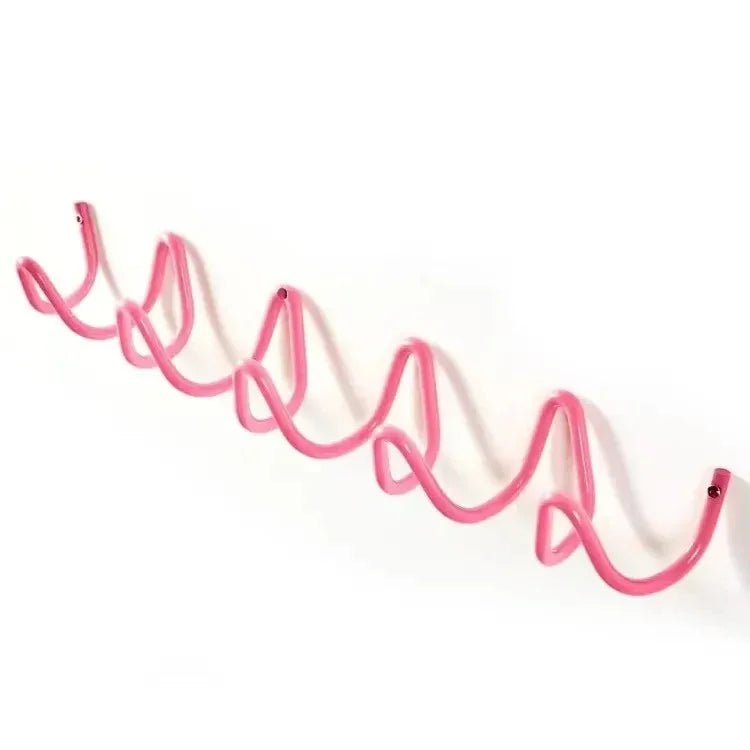 Space-saving wall hanger with multiple hooks wave