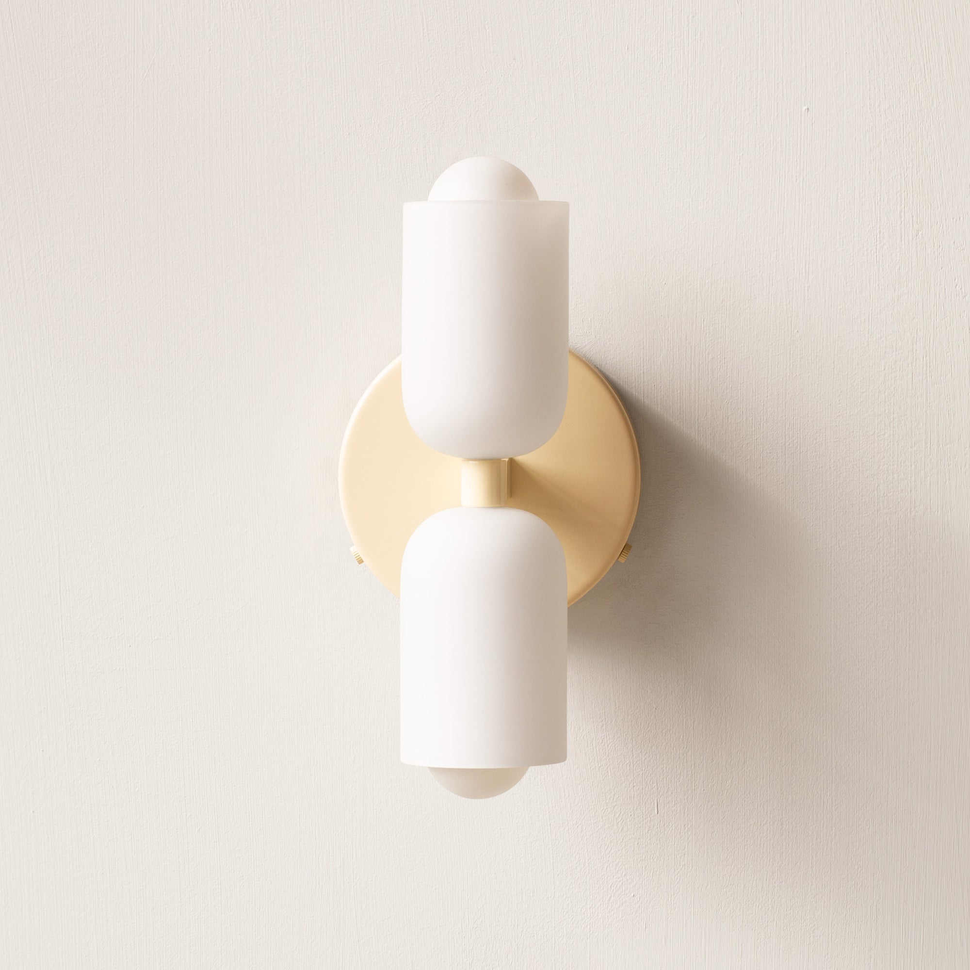 Lampada da parete contemporanea con luce calda