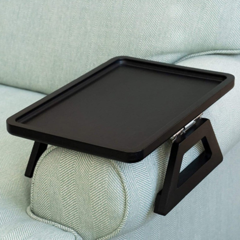 Verstellbarer Tisch zum Auflegen auf Armlehnen von Sofa und Sessel
