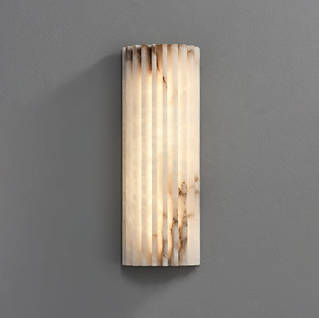 Estetyczna lampa ścienna z alabastru