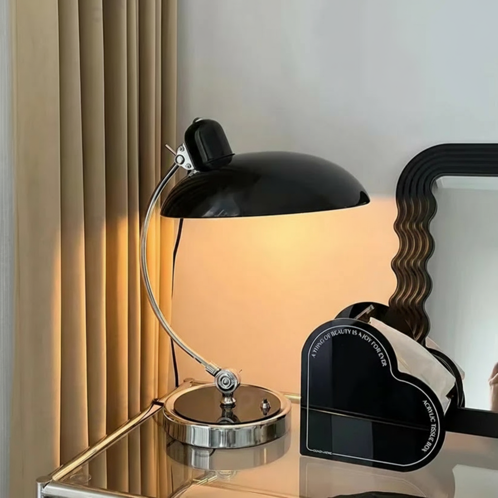 Moderna lampada da tavolo in stile Bauhaus