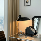 Moderna lampada da tavolo in stile Bauhaus