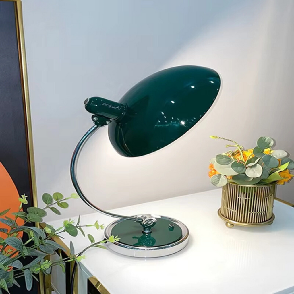 Moderna lampada da tavolo in stile Bauhaus