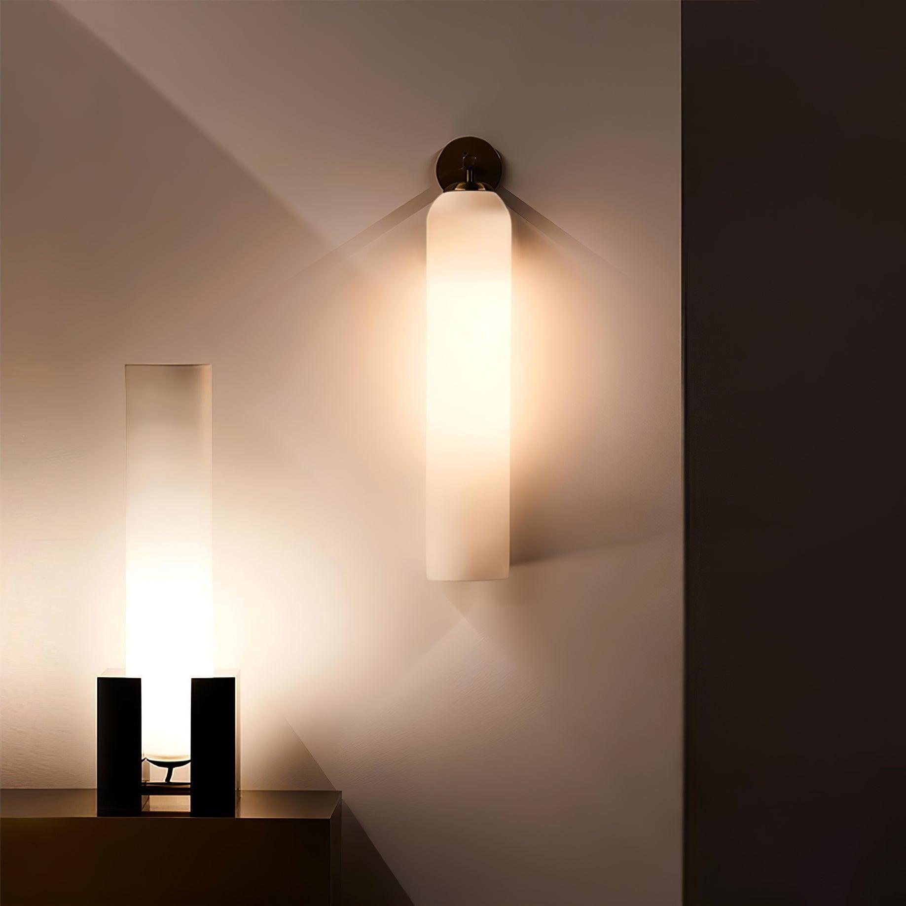 Nowoczesna lampa ścienna o szklanym stylu Smukłe oświetlenie dekoracyjne