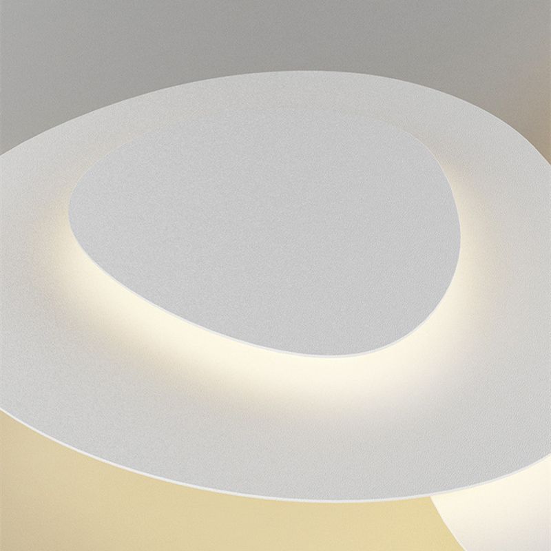 Dekorative, schlanke LED-Deckenlampe mit einstellbarer Helligkeit