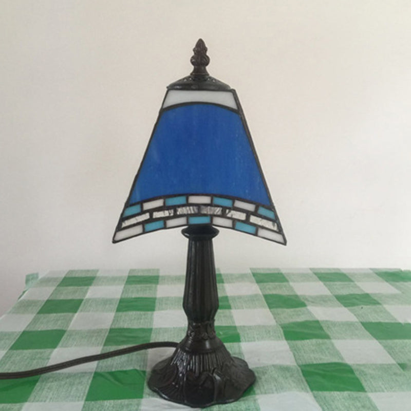 Nocna lampka w kolorze morskim z szklanym kloszem