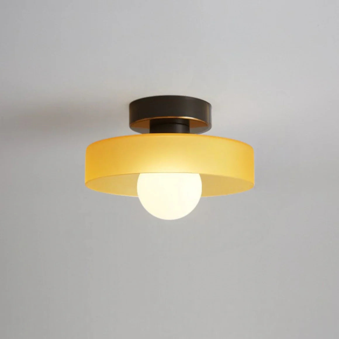 Lampada da soffitto scandinava moderna e colorata contemporanea