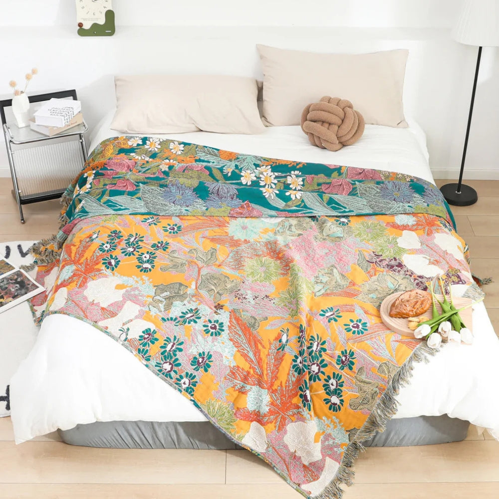 Koc patchwork w kwiaty narzuta boho z frędzlami na sofę