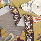 Dekorative Patchwork-Decke im Boho-Stil mit Blumen- und Vogelmuster