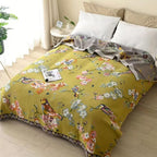 Dekorative Patchwork-Decke im Boho-Stil mit Blumen- und Vogelmuster