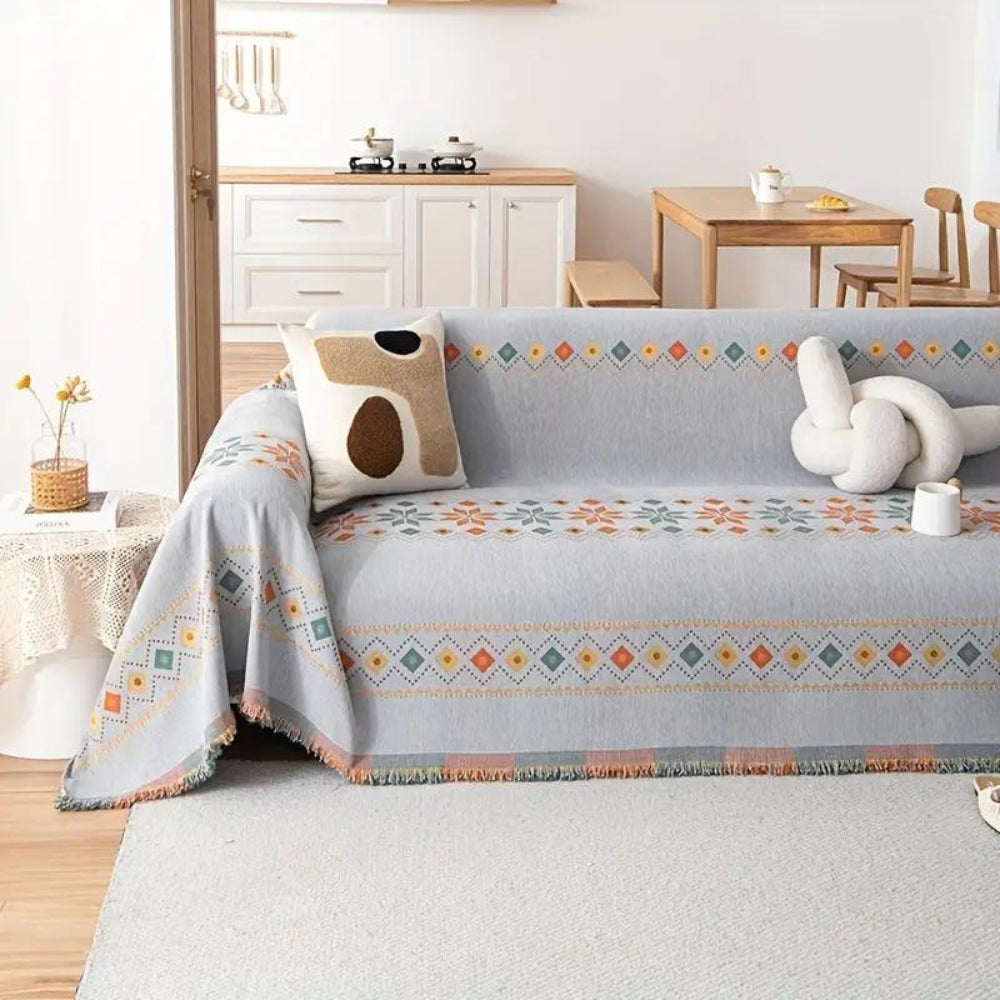 Stilvolles Boho-Sofa mit Fransen für Wohnräume