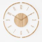 Wanduhr aus Holz im natürlichen nordischen minimalistischen Stil