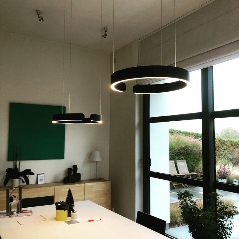 Lampada a sospensione LED rotonda luminosa e atmosferica per ambienti abitativi
