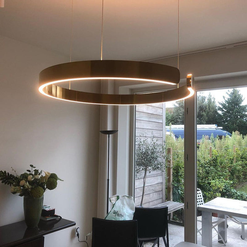CircuLume: lampada a sospensione LED rotonda in metallo dal design moderno – per soggiorno e corridoio