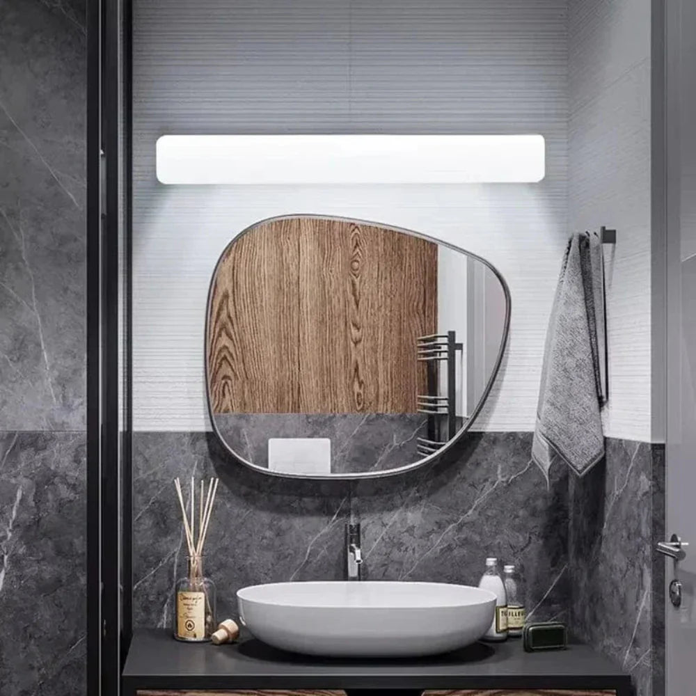 Nowoczesna lampa LED do lusterka kosmetycznego