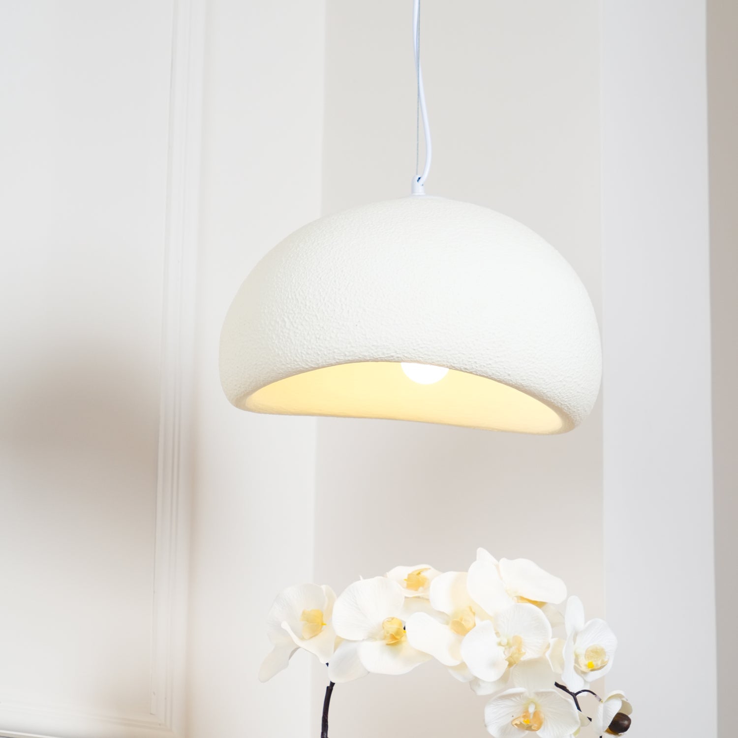 Cloud-shaped pendant lamp